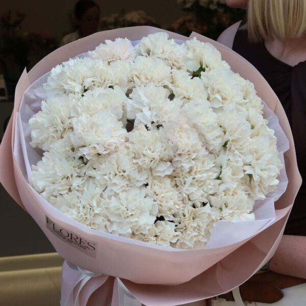 Bukiet z białych goździków