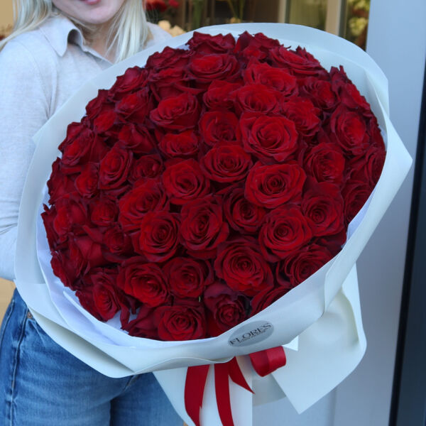 Duży bukiet klasycznych czerwonych róż