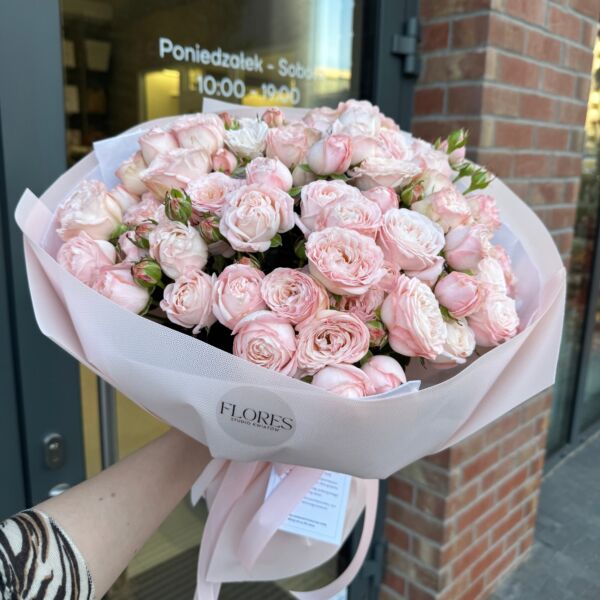 Bukiet kwiatów róża gałązkowa Bombastic